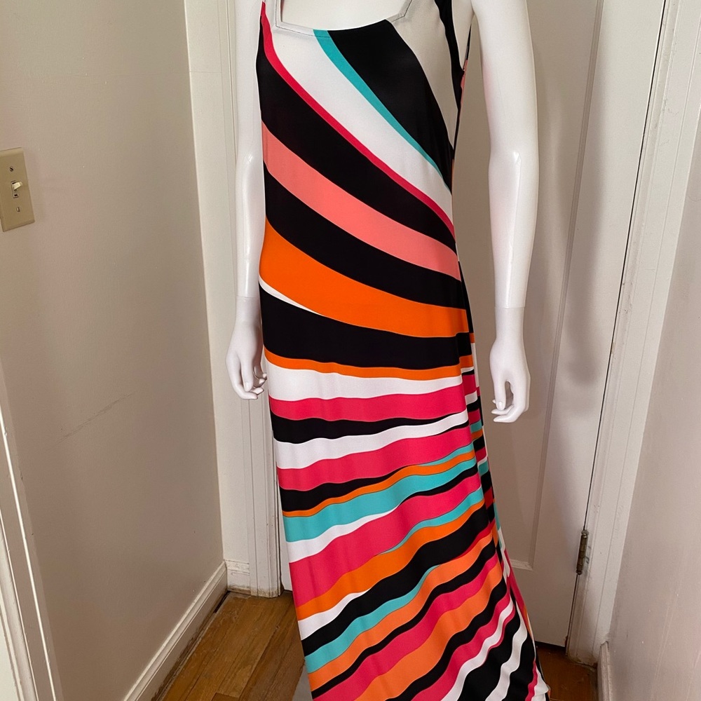 GLAMOUR Dress - Picture 2 of 4